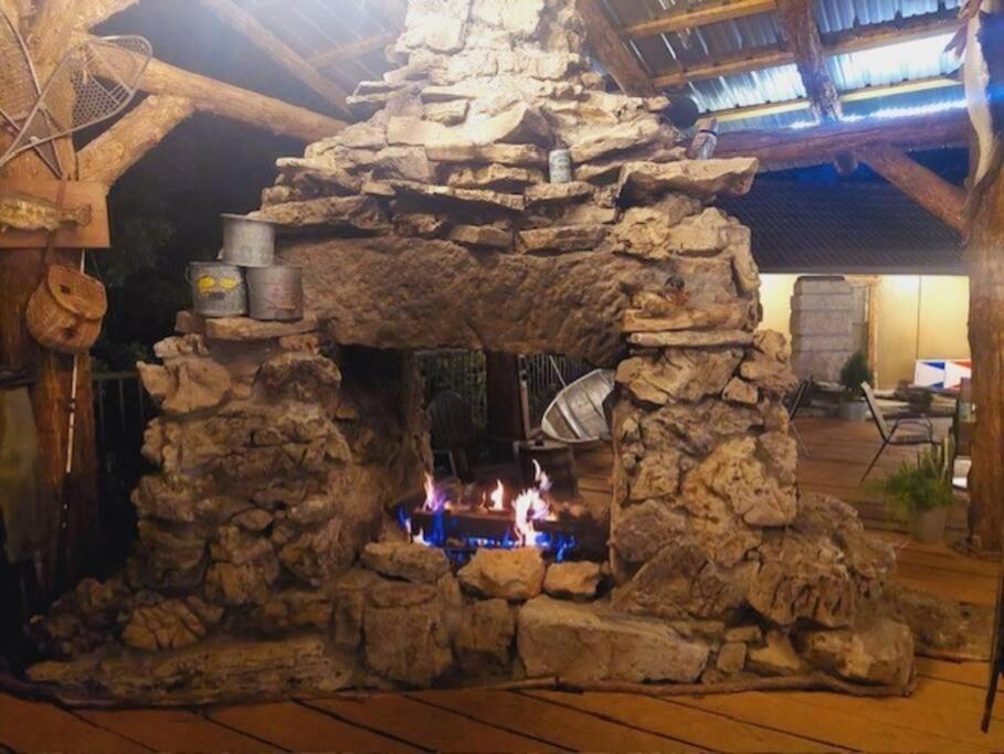 Stonegate Lodge 2 Queen Beds Wifi Roku Tv Salt Water Pool Room #106 Eureka Springs Extérieur photo