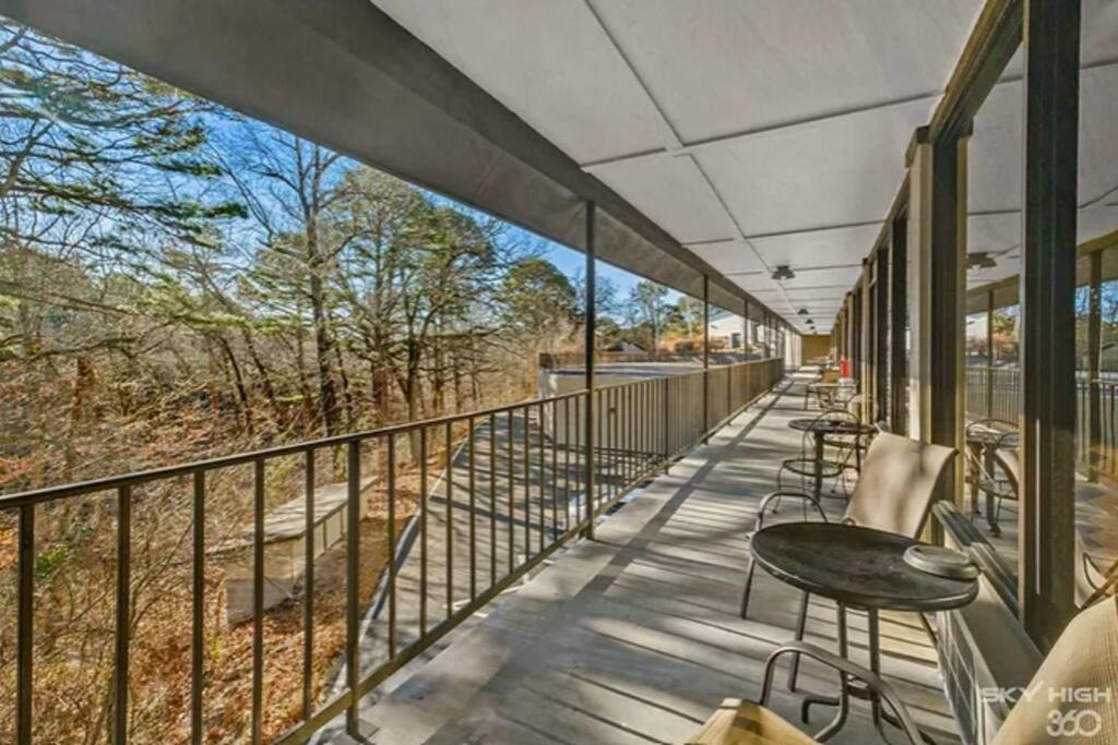 Stonegate Lodge 2 Queen Beds Wifi Roku Tv Salt Water Pool Room #106 Eureka Springs Extérieur photo